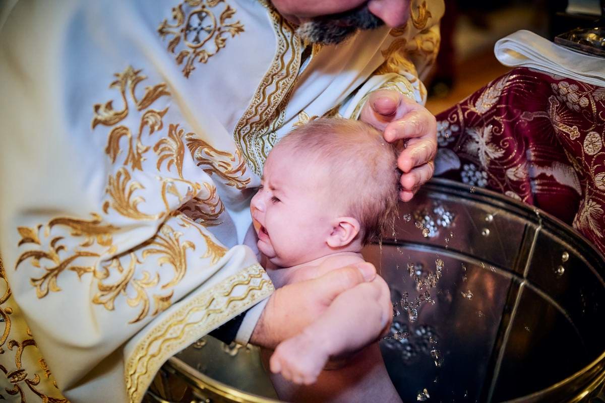 Fotografii bebe in biserica botez Covasna