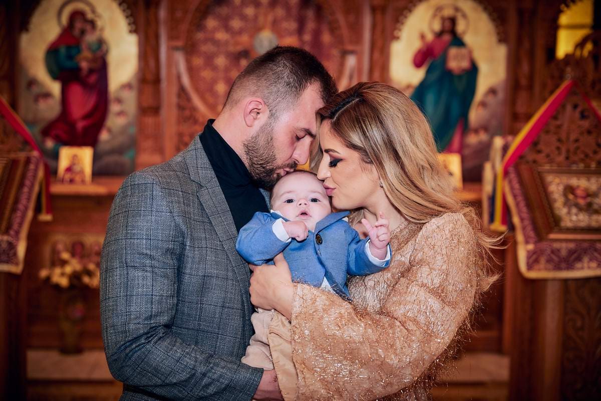 Fotografii bebe in biserica botez Covasna
