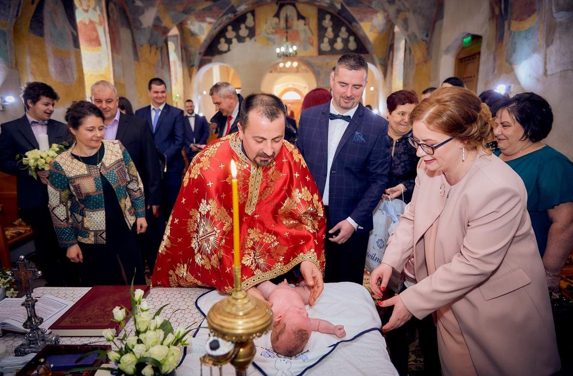 Fotografiile botezului din biserica SF. Nicolae din Rasnov