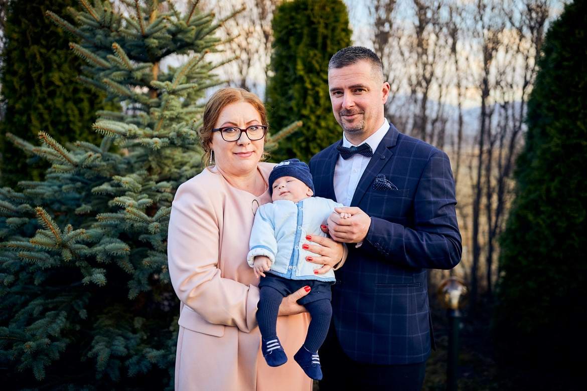 Fotografii parinti si copil in ziua botezului in Brasov