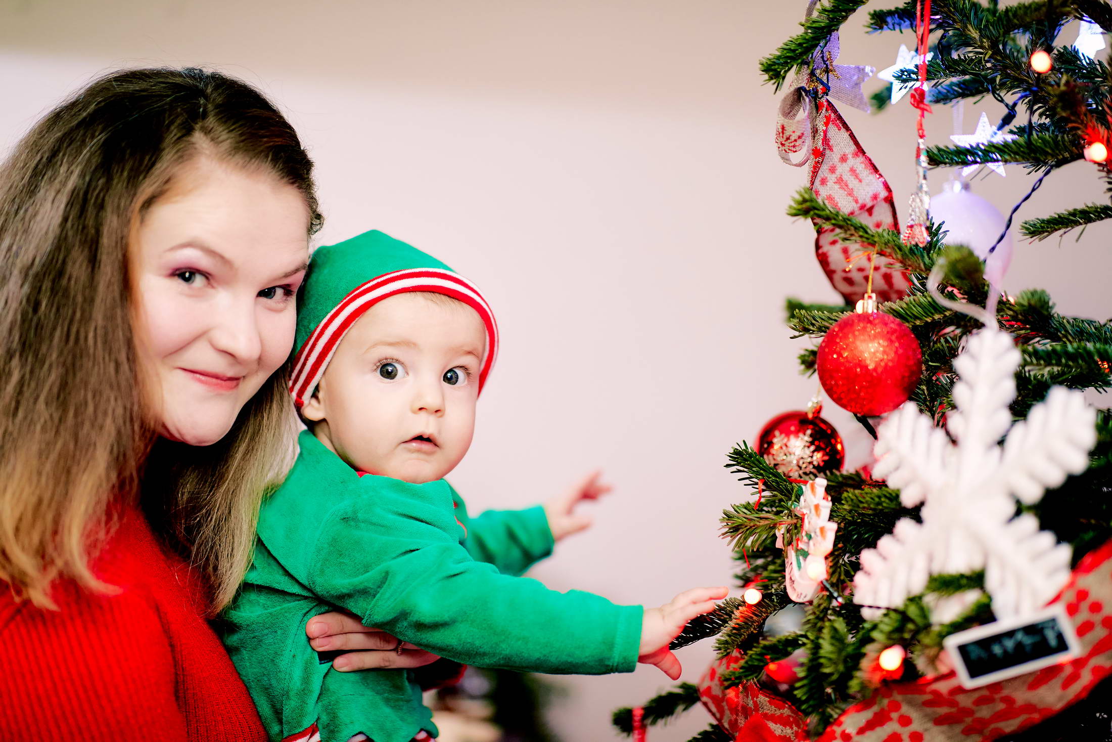 Fotografii Langa Semineu Si Bradul Impodobit De Craciun La Brasov (10)