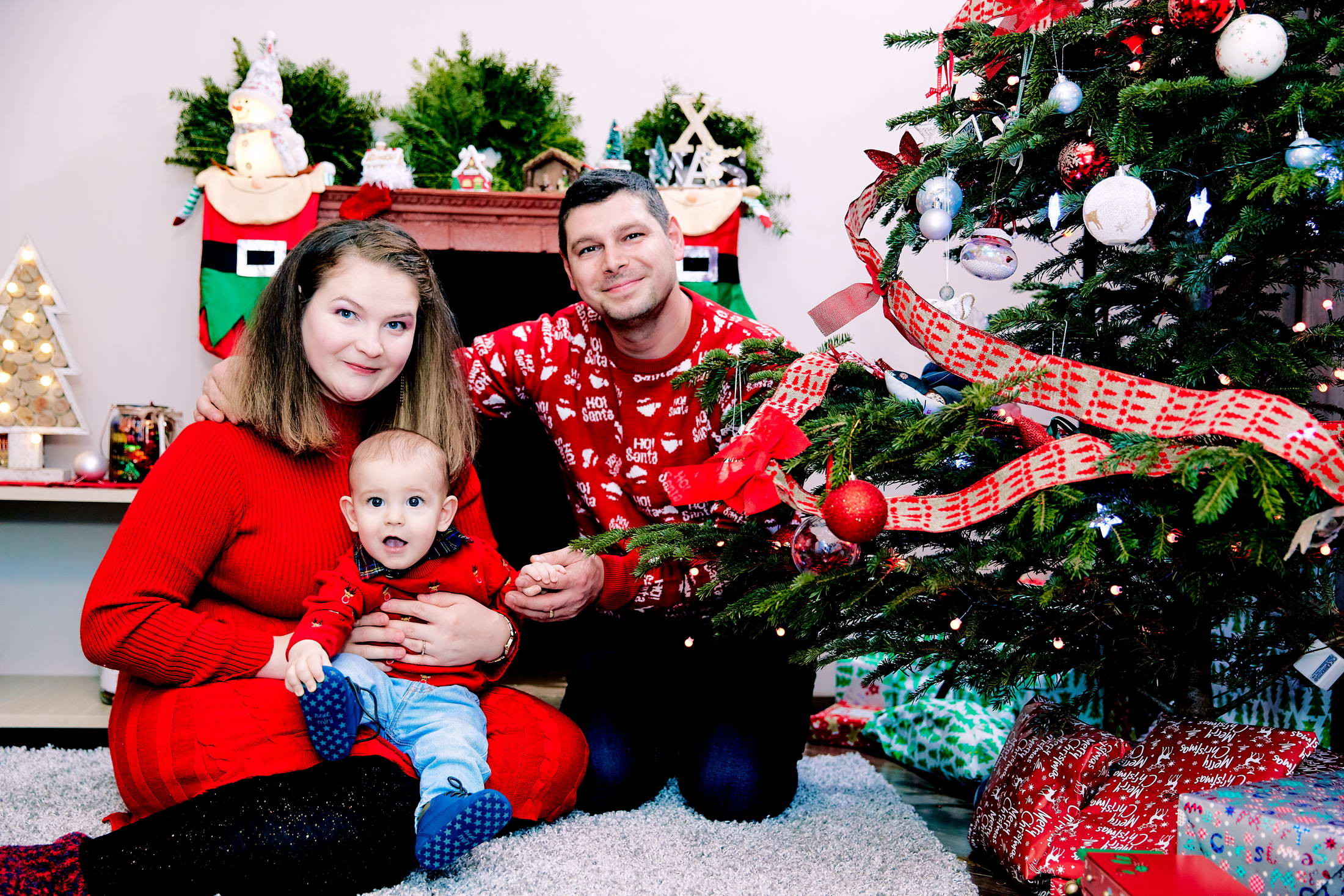 Fotografii Langa Semineu Si Bradul Impodobit De Craciun La Brasov (22)